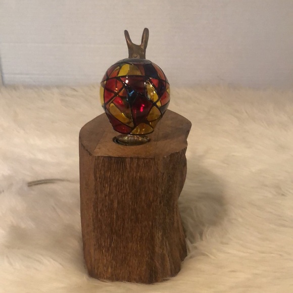 Bunny on Wood Stump Lamp including Stained Glass Bulb - Picture 3 of 7